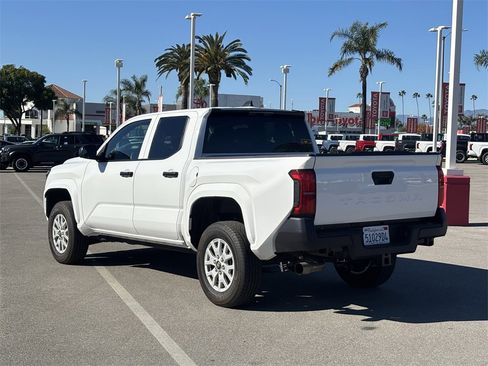 Used 2025 Toyota Tacoma SR image 4