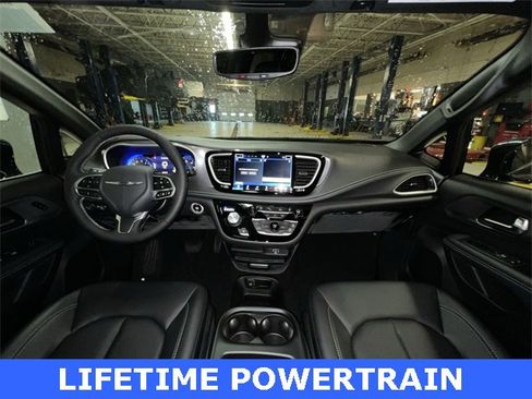New 2026 Chrysler Pacifica Select image 14