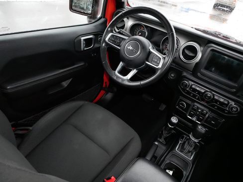 Used 2019 Jeep Wrangler Unlimited Sahara w/ Cold Weather Group image 9