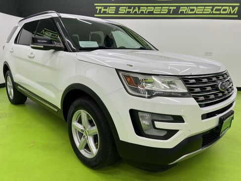 Used 2016 Ford Explorer XLT image 2