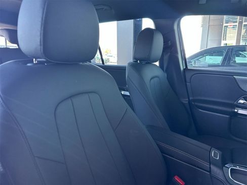 New 2025 Mercedes-Benz GLB 250 4MATIC image 17