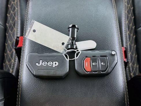 Used 2023 Jeep Wrangler Unlimited Sahara AWD/4WD image 34