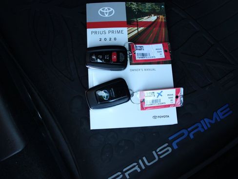 Used 2020 Toyota Prius Prime XLE FWD image 32
