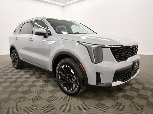 Certified 2025 Kia Sorento S w/ Panoramic Sunroof Package image 10