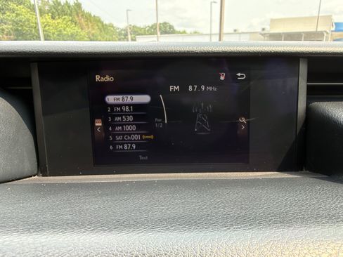 Used 2017 Lexus IS 300 AWD image 28