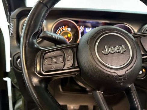 Used 2022 Jeep Gladiator Sport image 15