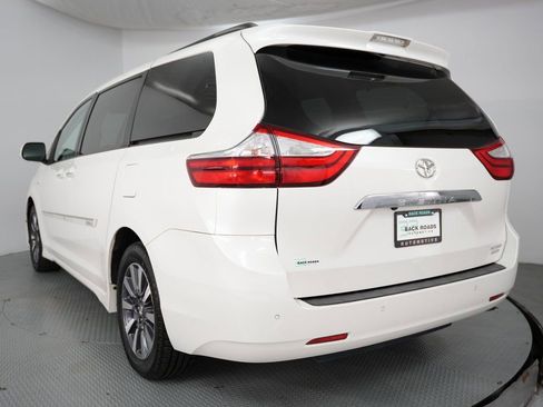 Used 2019 Toyota Sienna Limited Premium image 7