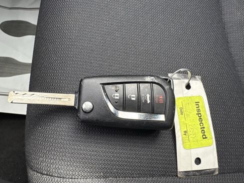 Used 2021 Toyota Corolla LE image 35