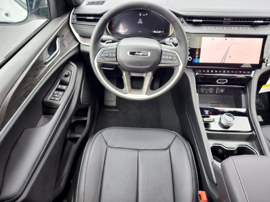 New 2026 Jeep Grand Cherokee Limited AWD/4WD image 13