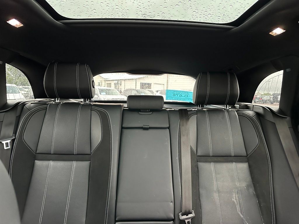 Used 2018 Land Rover Range Rover Velar R-Dynamic SE AWD/4WD image 33
