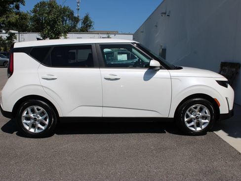Used 2025 Kia Soul LX FWD image 31
