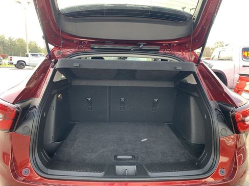 Used 2025 Chevrolet Trax LT w/ LT Convenience Package image 19