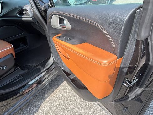 Used 2025 Chrysler Pacifica Pinnacle FWD image 19