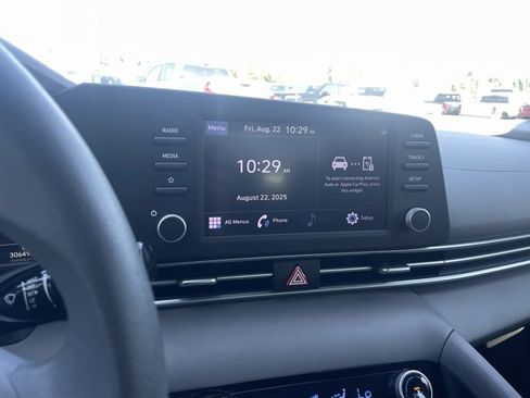 Used 2022 Hyundai Elantra SEL image 13