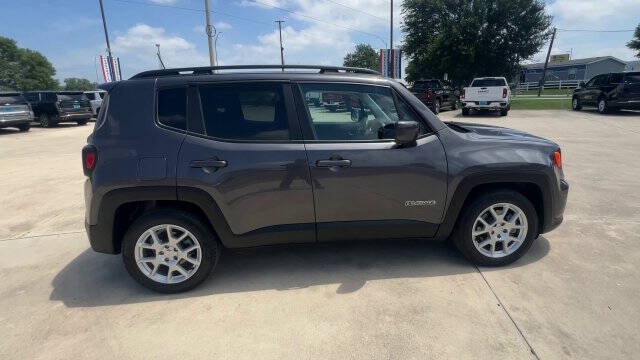 Used 2021 Jeep Renegade Latitude FWD image 9