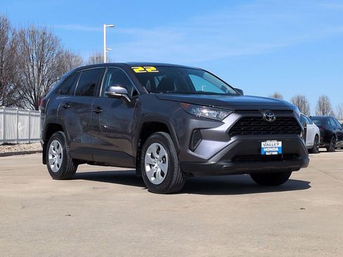 Used 2022 Toyota RAV4 LE image 4