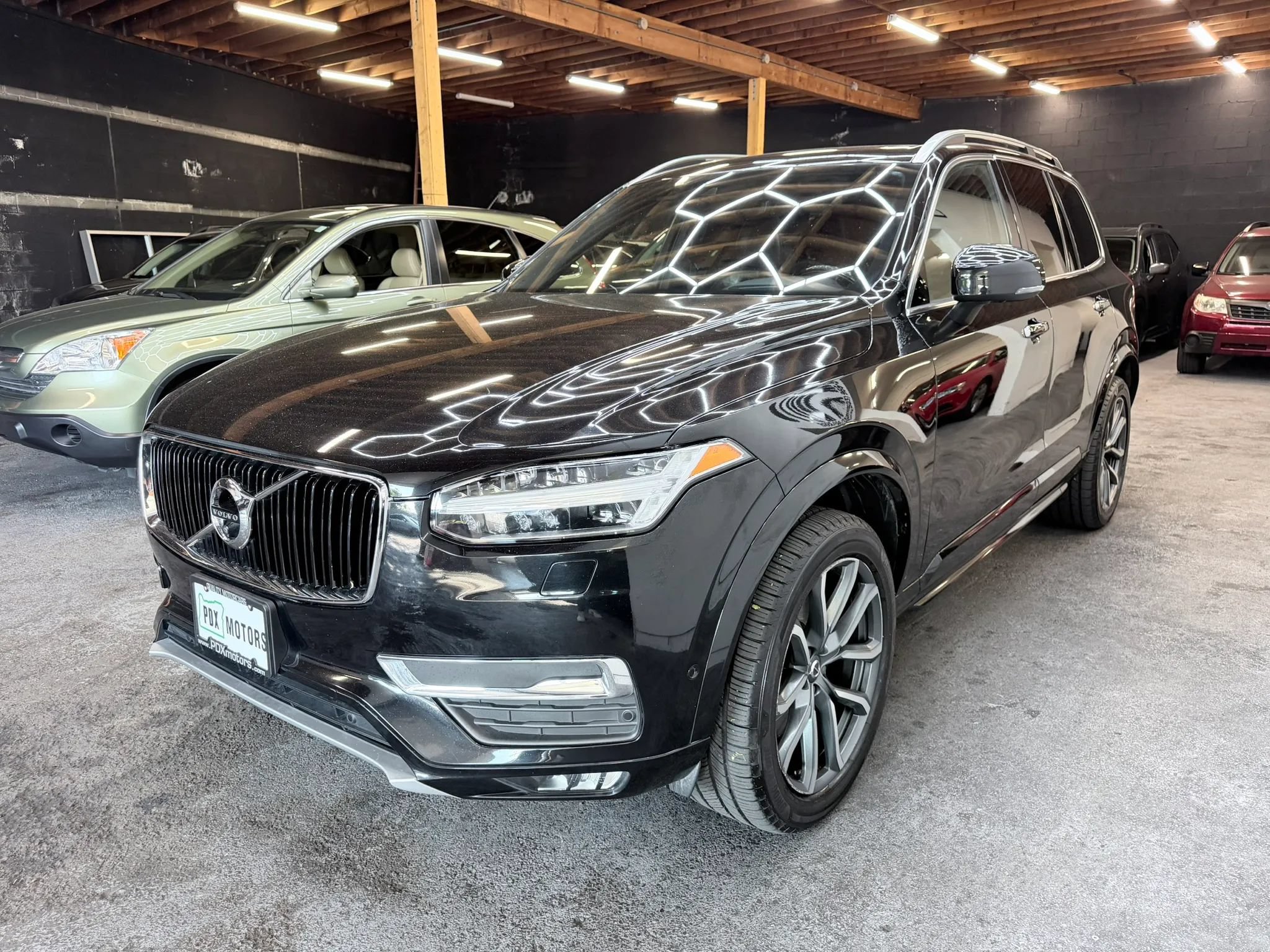 Used 2017 Volvo XC90 T6 Momentum w/ Vision Package AWD/4WD image 4