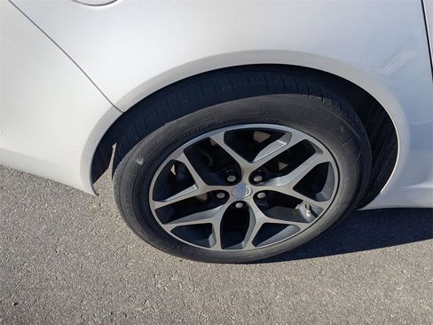 Used 2017 Buick Regal Sport Touring image 10