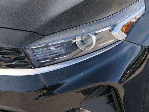 Used 2022 Kia Forte LXS image 9