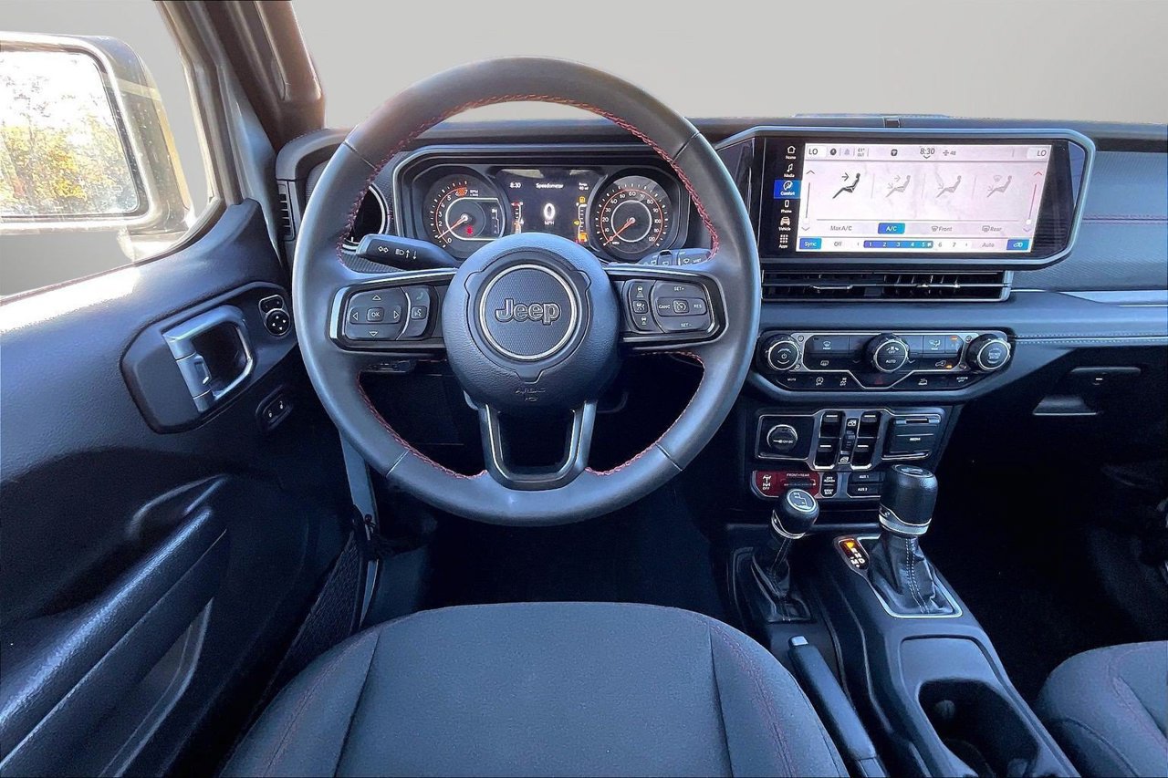 Used 2024 Jeep Wrangler Unlimited Rubicon AWD/4WD image 11