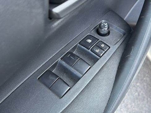 Used 2022 Toyota Corolla LE FWD image 12