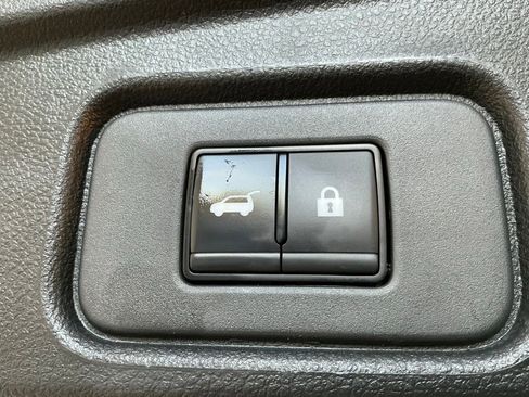 Used 2024 Nissan Pathfinder SL AWD/4WD image 25