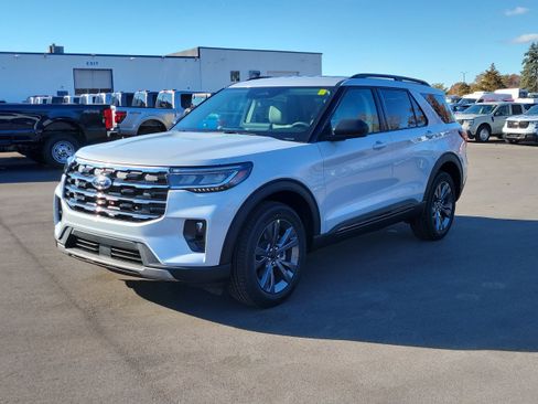 New 2026 Ford Explorer Active w/ Active Comfort Package image 2