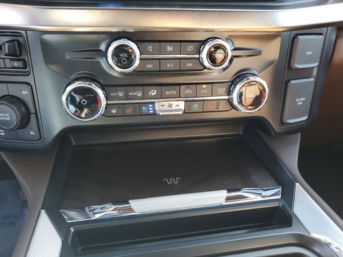 Used 2024 Ford F350 King Ranch w/ Chrome Package image 32