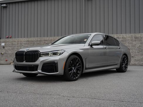 Used 2022 BMW 750i xDrive w/ Autobahn Package AWD/4WD image 10