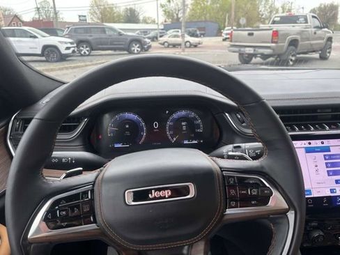 Used 2024 Jeep Grand Cherokee L Summit w/ High Altitude Package AWD/4WD image 15