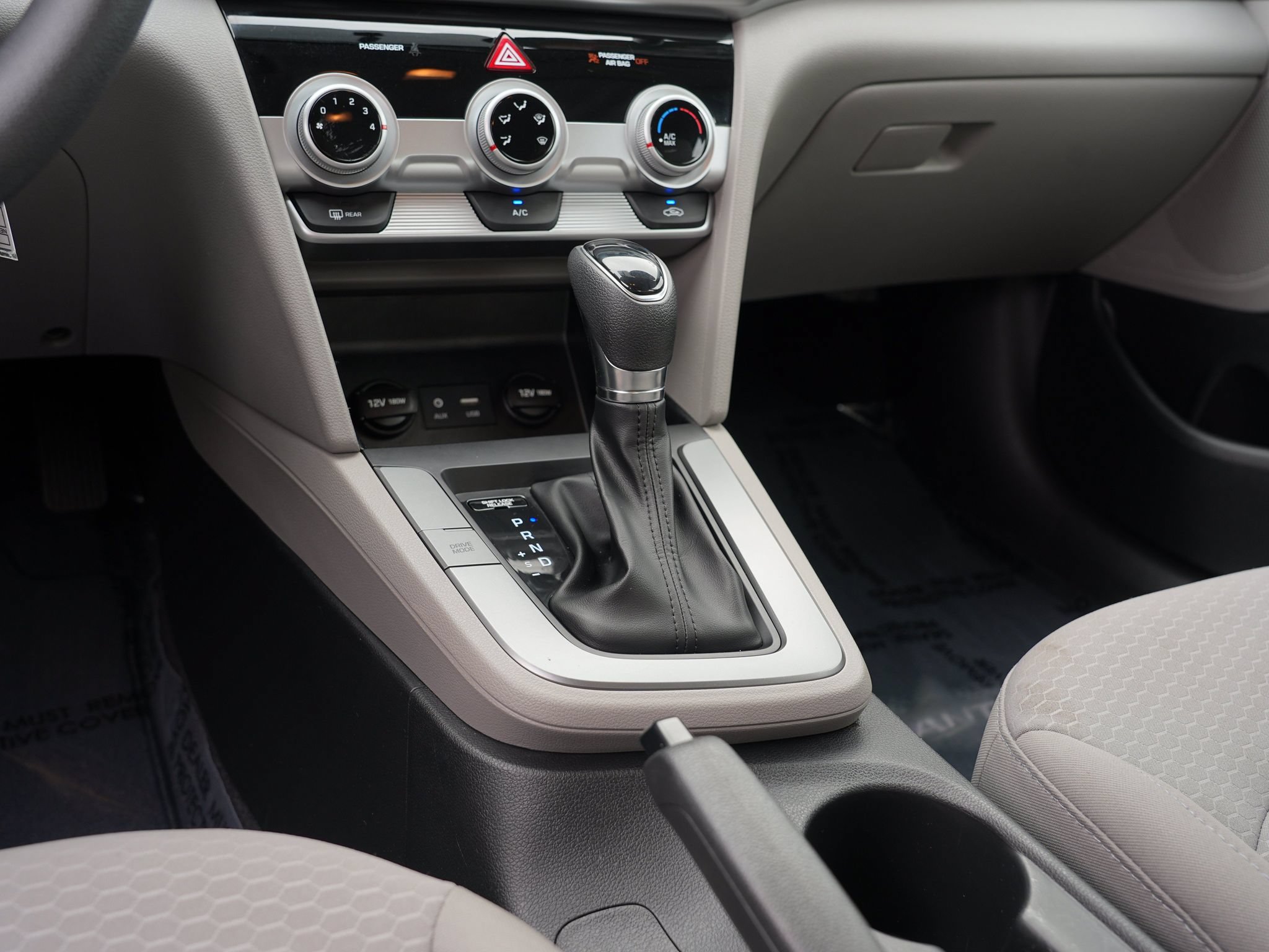 Used 2019 Hyundai Elantra SE FWD image 26