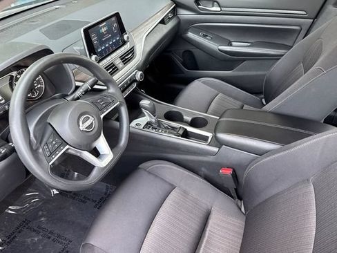 Used 2025 Nissan Altima 2.5 SV FWD image 10