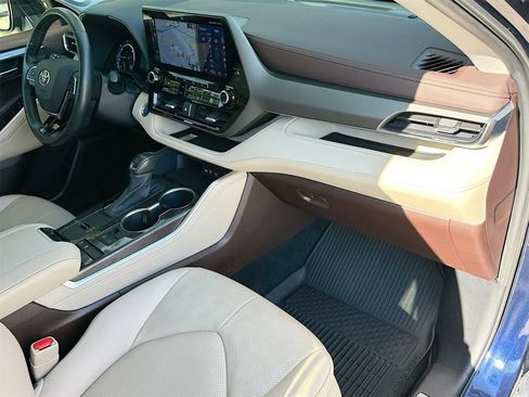 Used 2021 Toyota Highlander Limited image 31