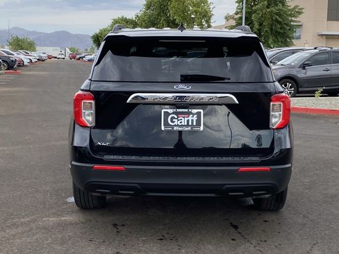 Used 2024 Ford Explorer XLT RWD image 4
