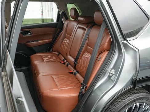 Used 2025 Nissan Rogue Platinum AWD/4WD image 19