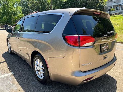 Used 2017 Chrysler Pacifica Touring FWD image 35