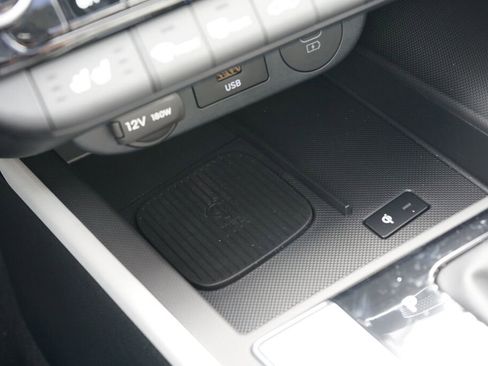 New 2025 Hyundai Elantra Limited image 12