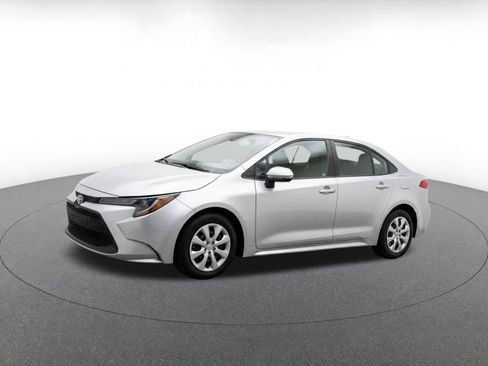 Used 2025 Toyota Corolla LE FWD image 3