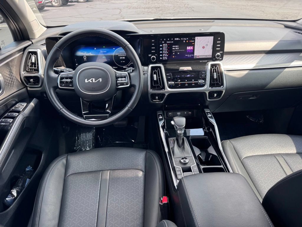 Used 2023 Kia Sorento SX AWD/4WD image 6