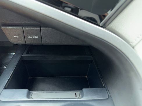 Used 2020 Toyota Camry LE image 24