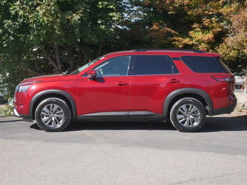 Certified 2024 Nissan Pathfinder SV image 14