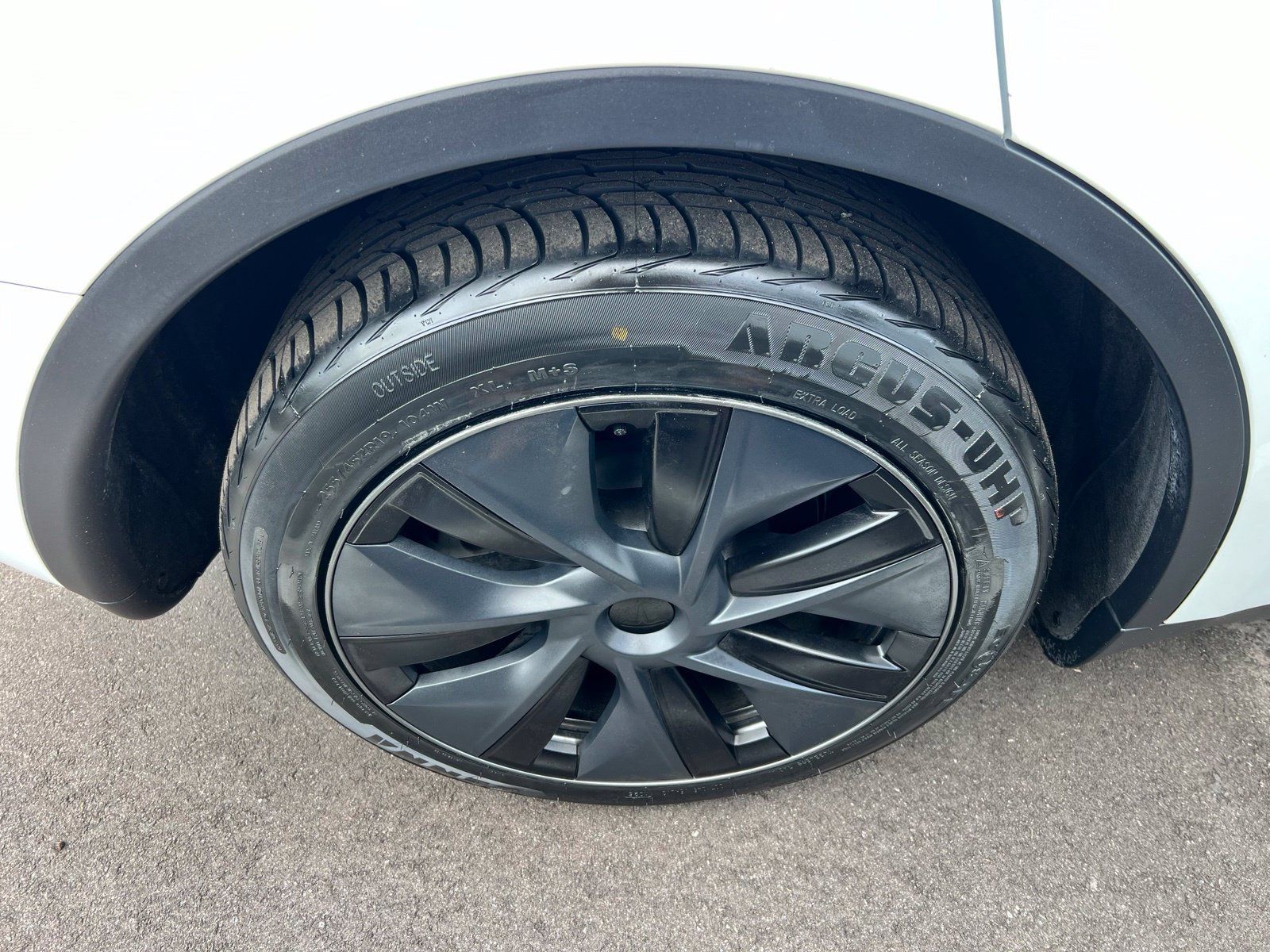 Used 2025 Tesla Model Y Long Range RWD image 13