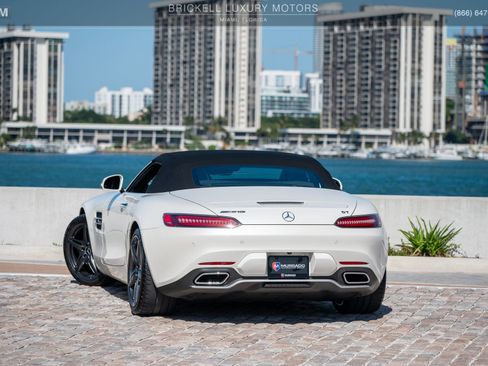 Used 2018 Mercedes-Benz AMG GT Roadster image 3