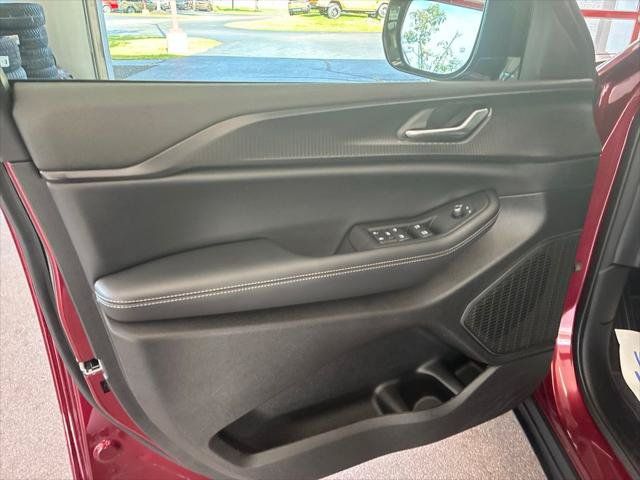 Certified 2025 Jeep Grand Cherokee L Laredo AWD/4WD image 10