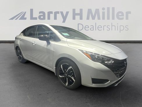 New 2025 Nissan Versa SR w/ Trunk Package image 7