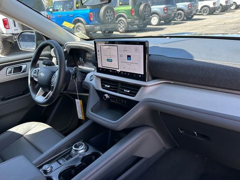 New 2026 Ford Explorer Active RWD image 16