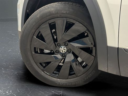 Used 2025 Volkswagen Atlas SE AWD/4WD image 35