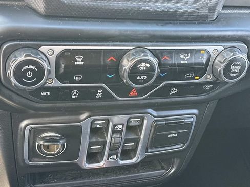 Used 2018 Jeep Wrangler Unlimited Sport S AWD/4WD image 29