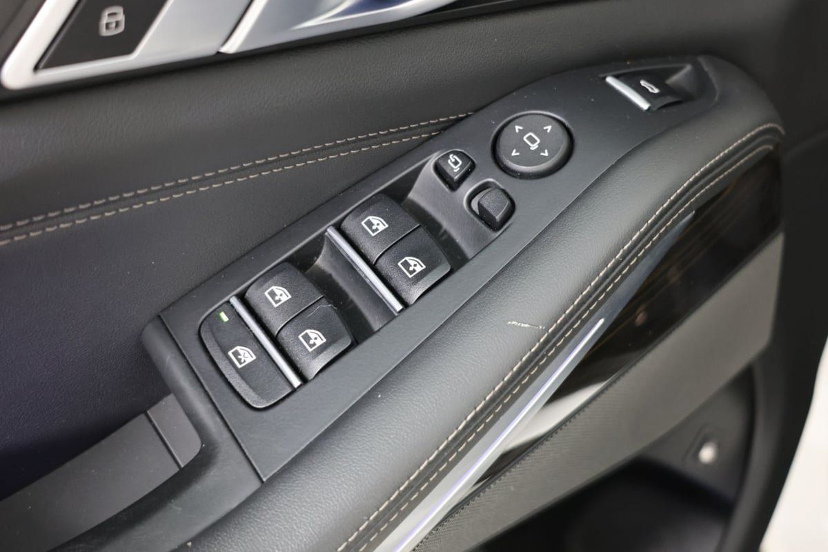Used 2025 BMW X5 xDrive50e AWD/4WD image 23