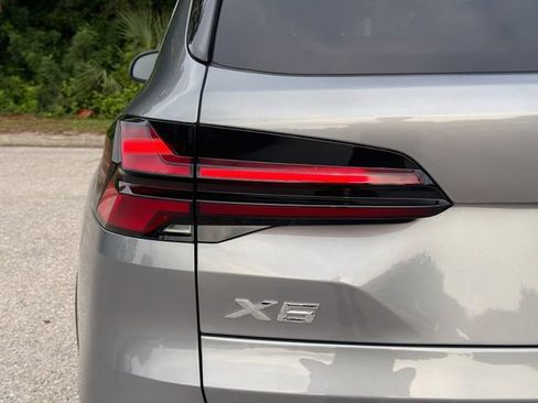 Used 2024 BMW X5 xDrive40i w/ Premium Package AWD/4WD image 10